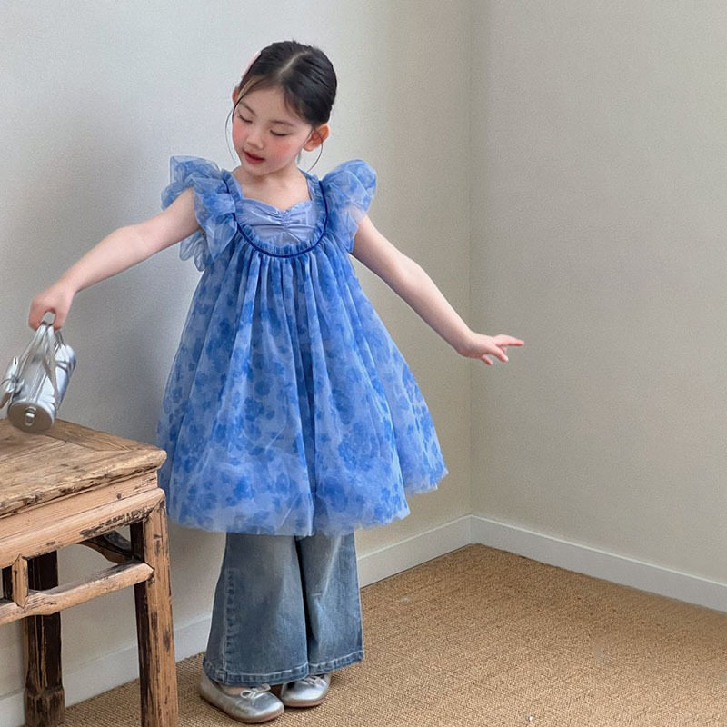 女童夏季2026新款儿童花朵吊带网纱裙百搭微喇牛仔裤子潮流三件套