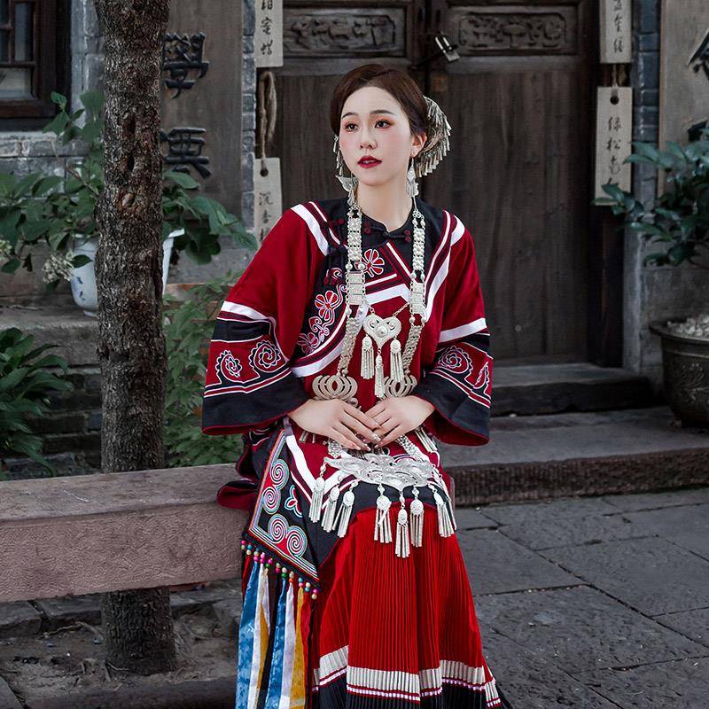 新款服彝服装成人女高端绣20231121写真族服饰少数民族云南婚服刺