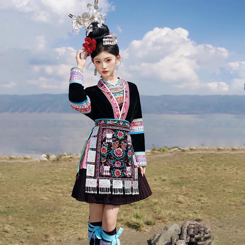 苗族短款侗族服装女刺绣重工贵州广西云南舞台演出服民族风摄影服