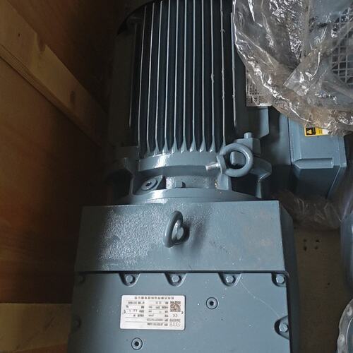 杰牌三相异步电动机，型号JRT87DS160M4，功率11k议价维修