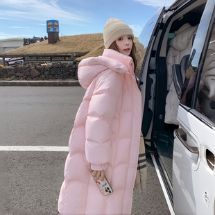 粉色奶呼呼巨好看羽绒服女2026新款中长款过膝加厚连帽面包服外套