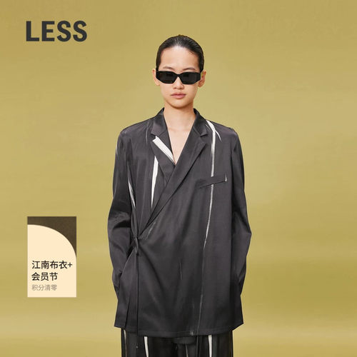 LESS休闲简约印花系带女士西装