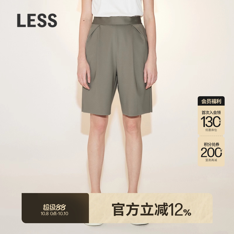 两侧口袋几何分割，给裤型增加轻松感