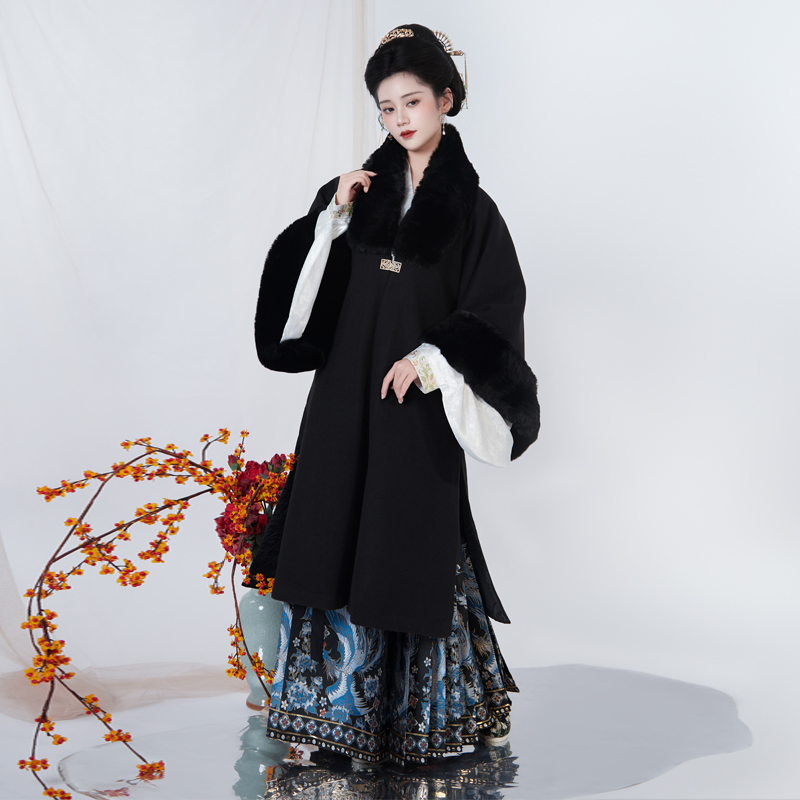 裘衣黑色毛呢改良元素汉服套装
