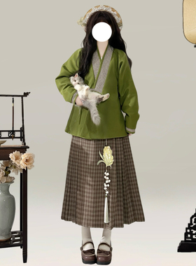 梦桑塔汉服秋冬新品绿色毛呢保暖日常通勤大码短款马面裙明制宽松