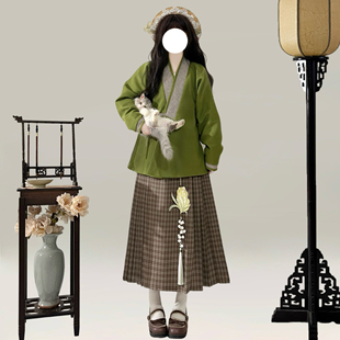 梦桑塔汉服秋冬新品绿色毛呢保暖日常通勤大码短款马面裙明制宽松