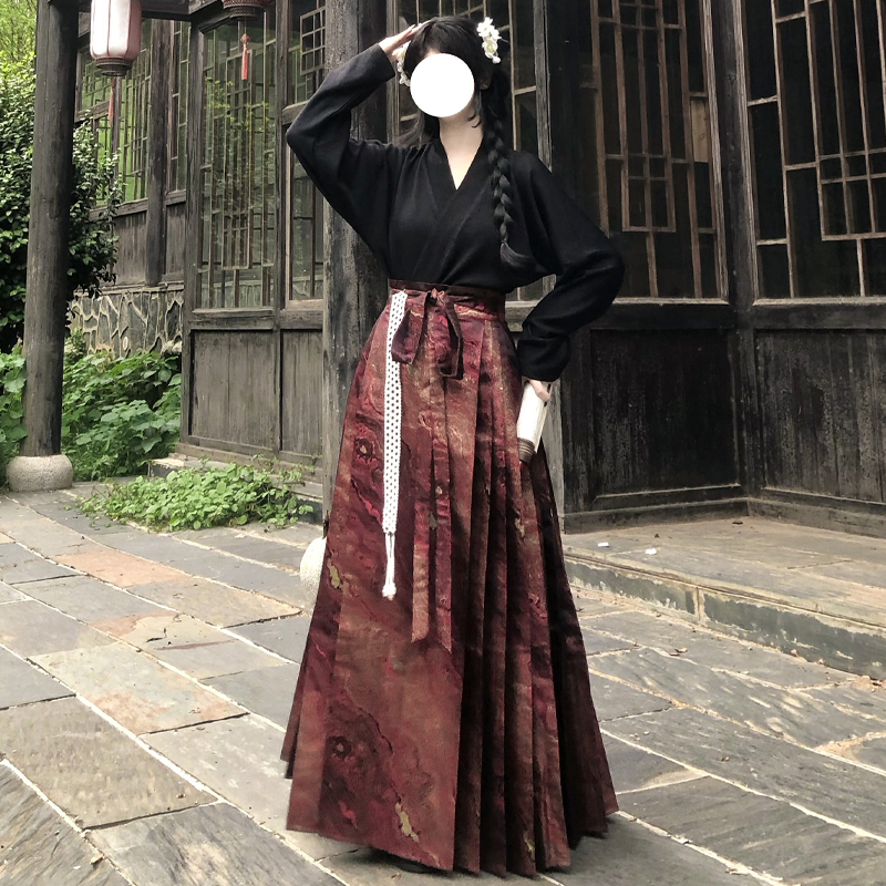 梦桑塔秋冬季节汉服马面裙明制红色新年款显白日常款百搭织金针织