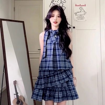 蓝色格子衬衫无袖背心连