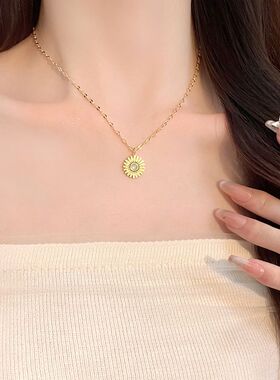 太阳花项链女2025年新款爆款小众设计高级感毛衣链锁骨链颈链配饰