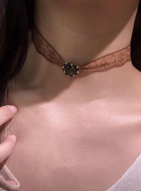 波西米亚咖色蕾丝爱心项链2026新款秋冬复古日常百搭choker锁骨链