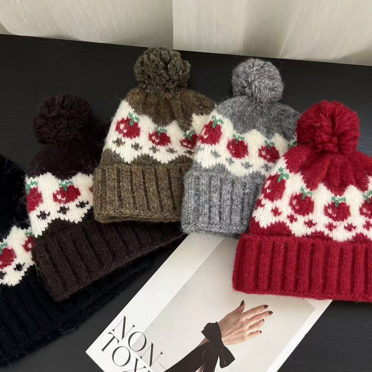 秋冬红色苹果毛球包头帽保暖针织