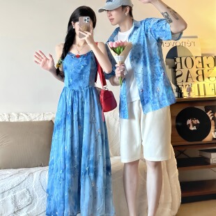 2026新款情侣装法式度假风海滩情侣蓝色吊带连衣裙女显瘦碎花长裙