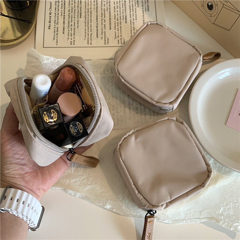 简单橡皮粉色小包收纳口红耳机小样拉链袋可爱迷你化妆包随身便携