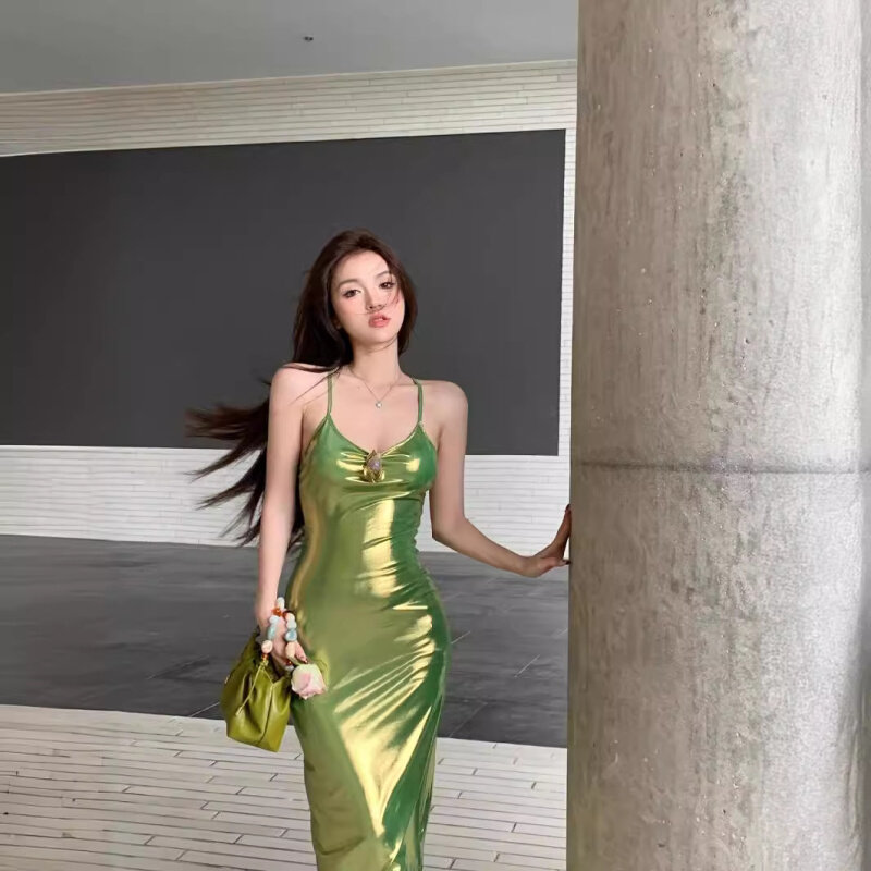 高货丽绿色发光面料渐变色露背修身吊带连衣裙女士长裙子2024新款