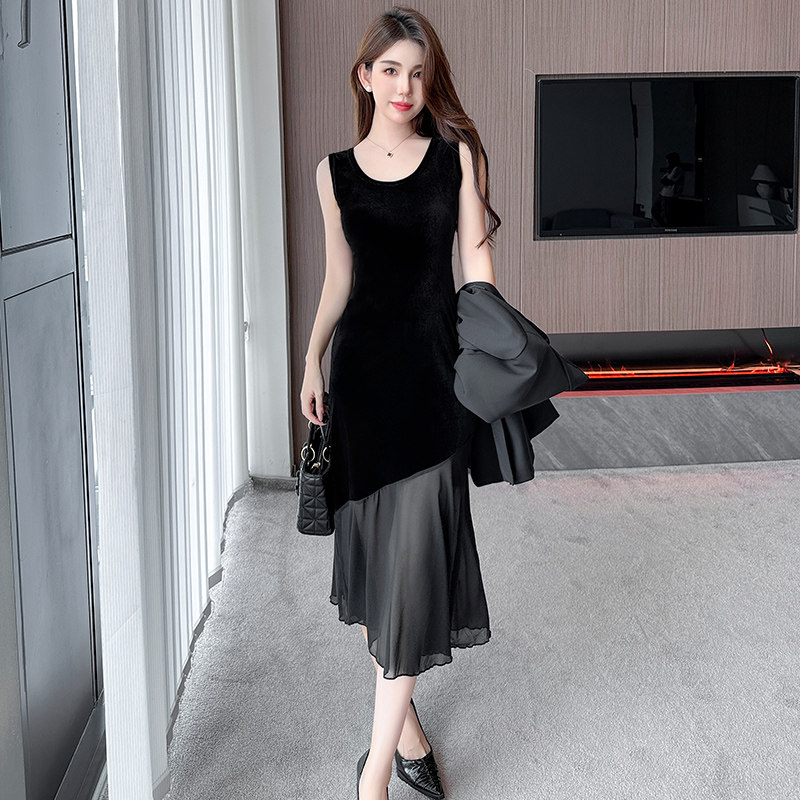 速发金丝绒背心连衣裙秋冬高级感2024新裙收腰长搭内款吊带小黑裙