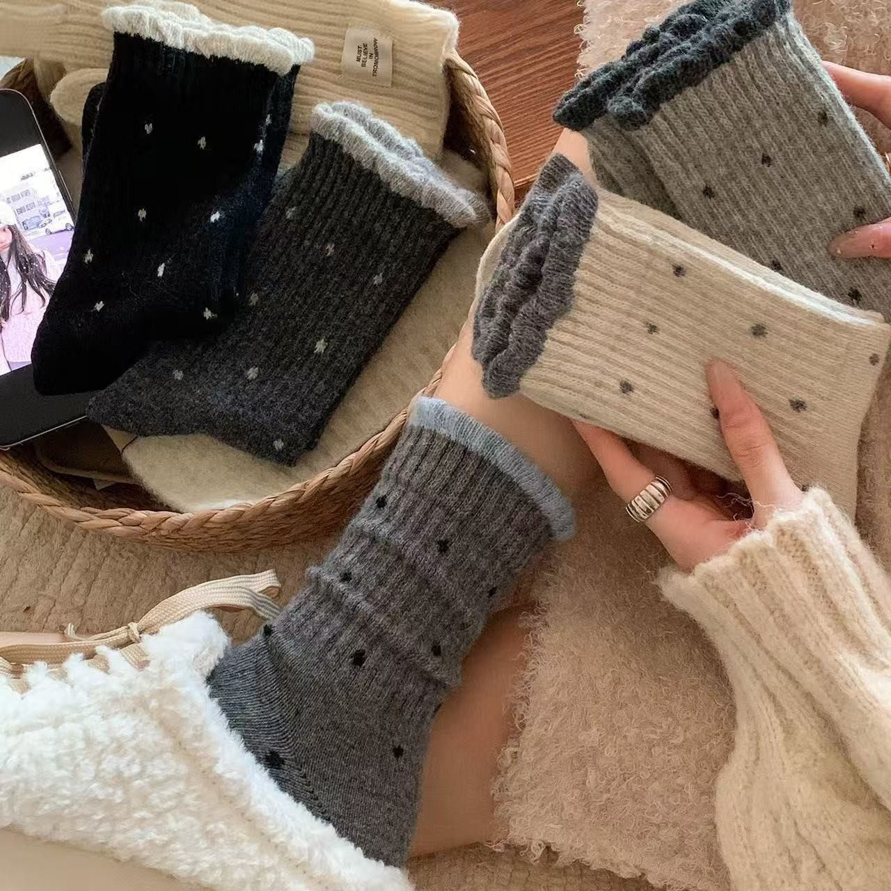 女士袜子女中筒袜秋冬季波点温柔花边百搭长筒复古百搭宽口外穿袜