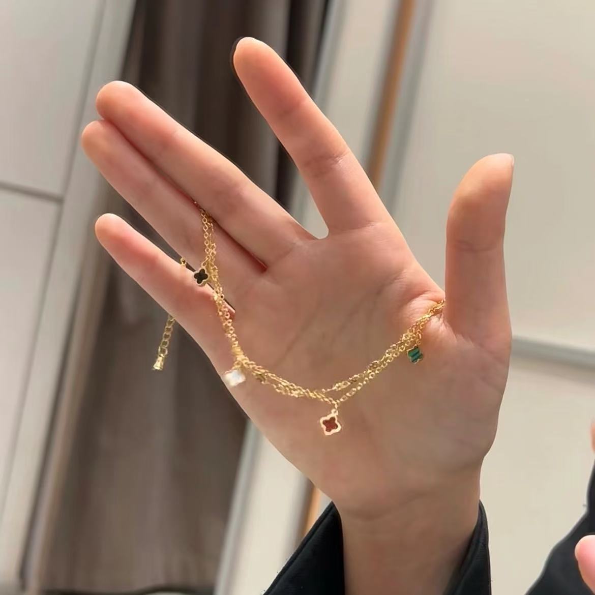 彩色四叶草手链女款性感个性手链简约网红不掉色