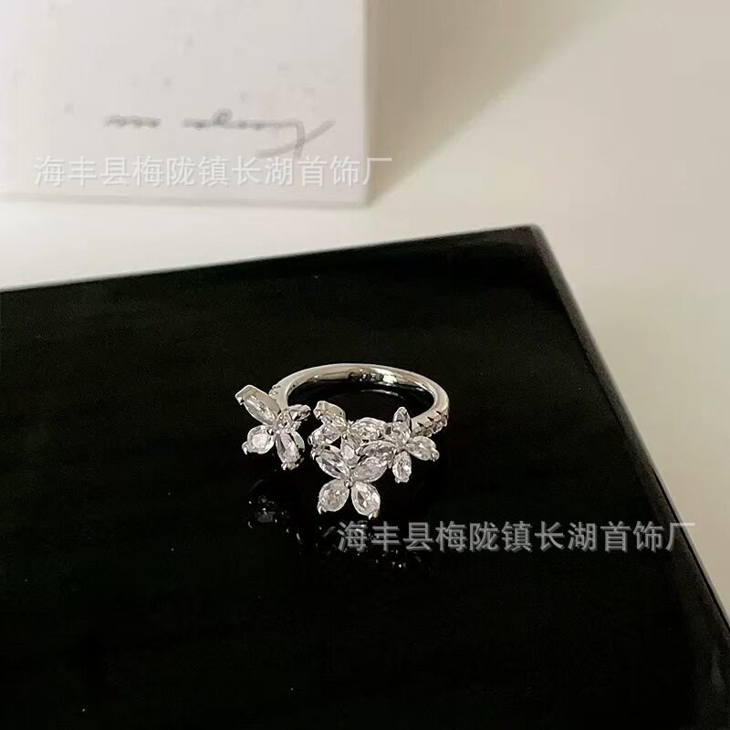 轻奢高级感爆闪花朵锆石排钻戒指女精致个性百搭气质时尚文艺甜美
