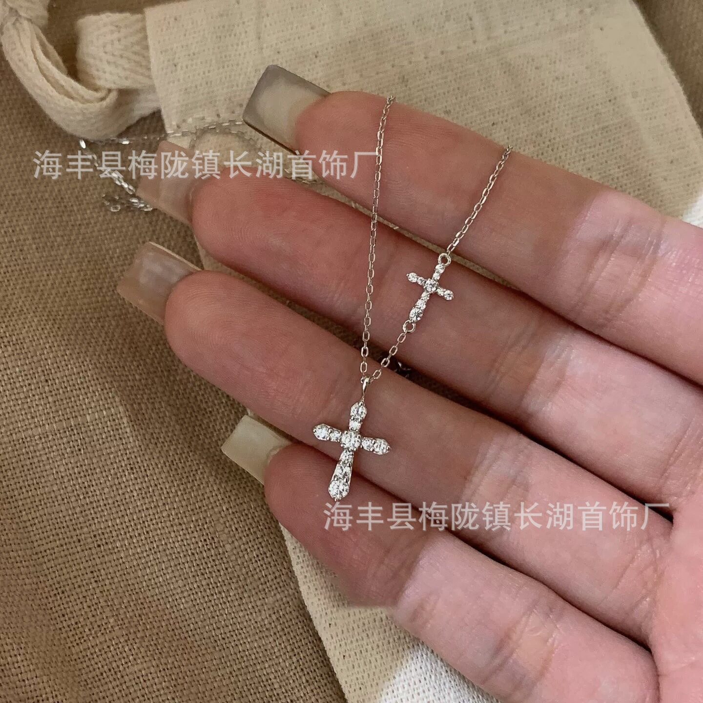 双十字架吊坠项链女款配饰高级感轻奢小众设计感精致甜美时尚复古