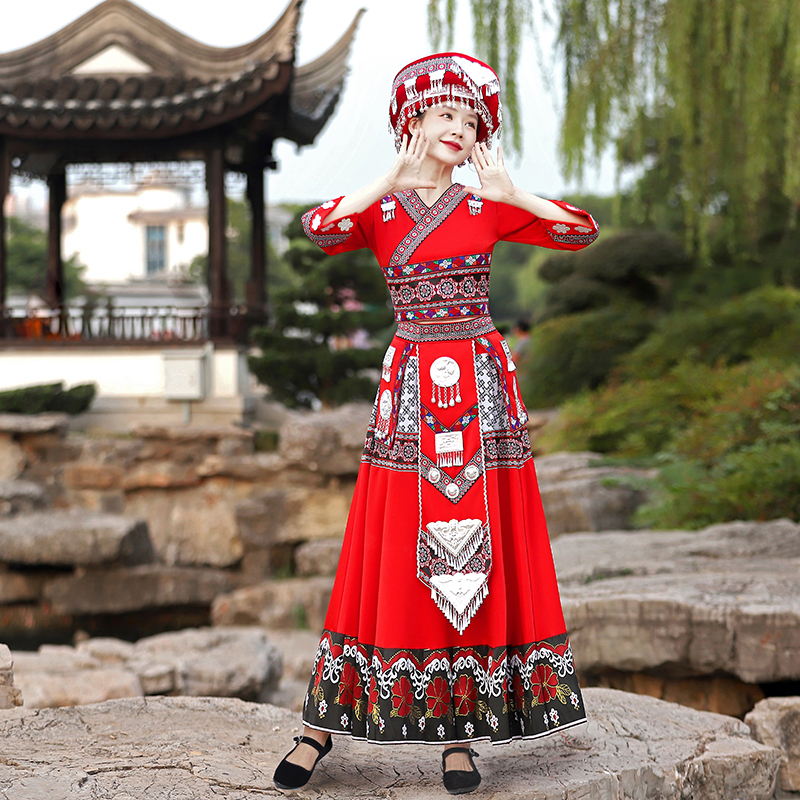 少数民族服装云南苗疆壮