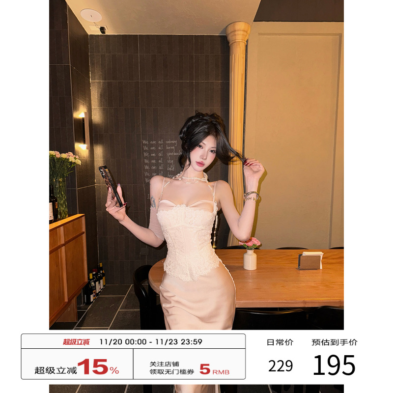 牛了牛了 蕾丝拼接吊带连衣裙女2025冬季鱼骨拼接长裙生日裙子