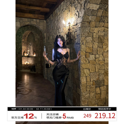 牛了牛了 蕾丝拼接吊带连衣裙女2025冬季新款性感长裙名媛裙子