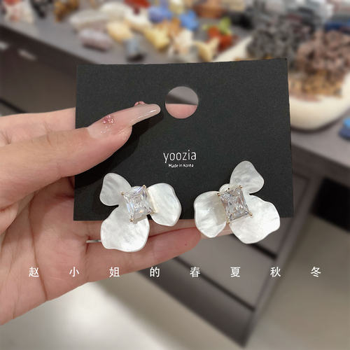 韩国耳饰2024新款夏季饰品清新小白花耳环百搭个性简约花朵耳钉