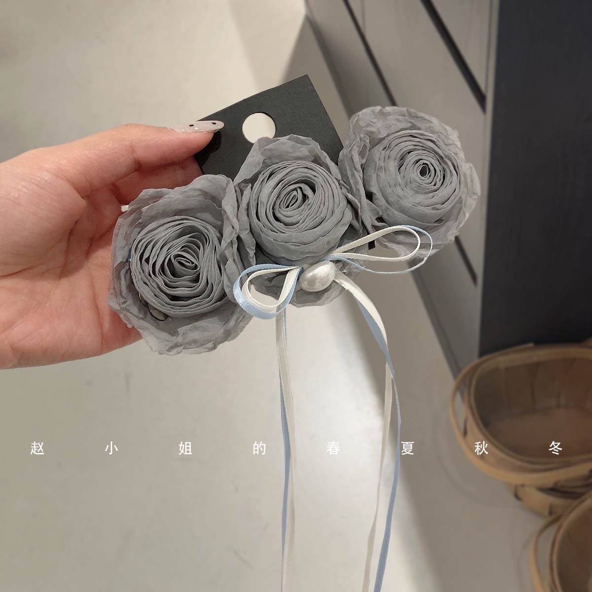 小众发饰韩国头饰2025春夏新款饰品清新撞色顶夹灰色花朵弹簧夹