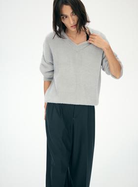 TOATEE 雾绒软糯v领落肩毛衣