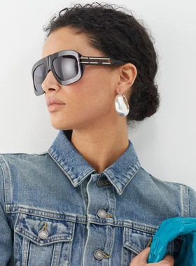 小众设计欧美时尚方框墨镜女级感显脸小太阳镜街拍写真