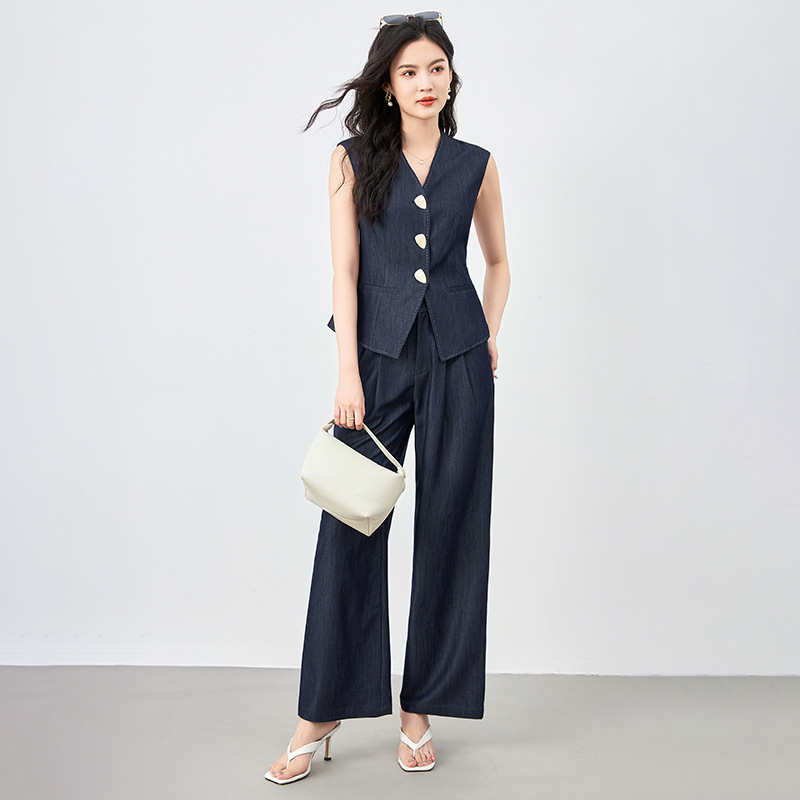 2419309-高知时髦感重工珠边线无袖马甲+阔腿长裤两件套装显高瘦