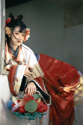 琴挑晋制【石榴花神】原创汉服蓝白直袖襦火焰纹八破裙第一批现货