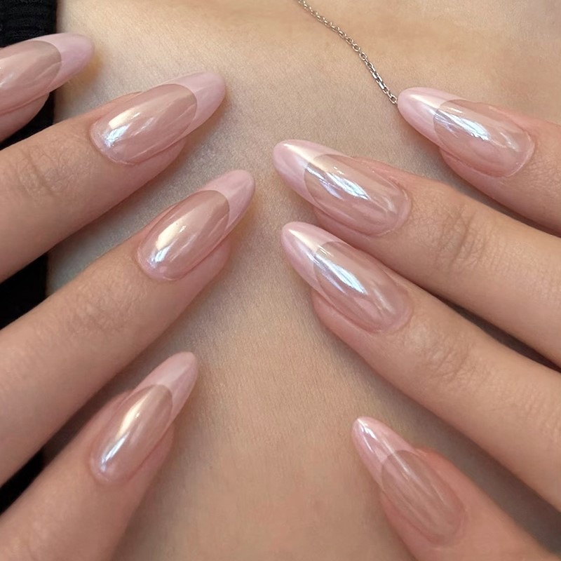 ins辣妹海莉同款粉色法式美甲穿戴甲中长版杏仁甲2025新款高级感