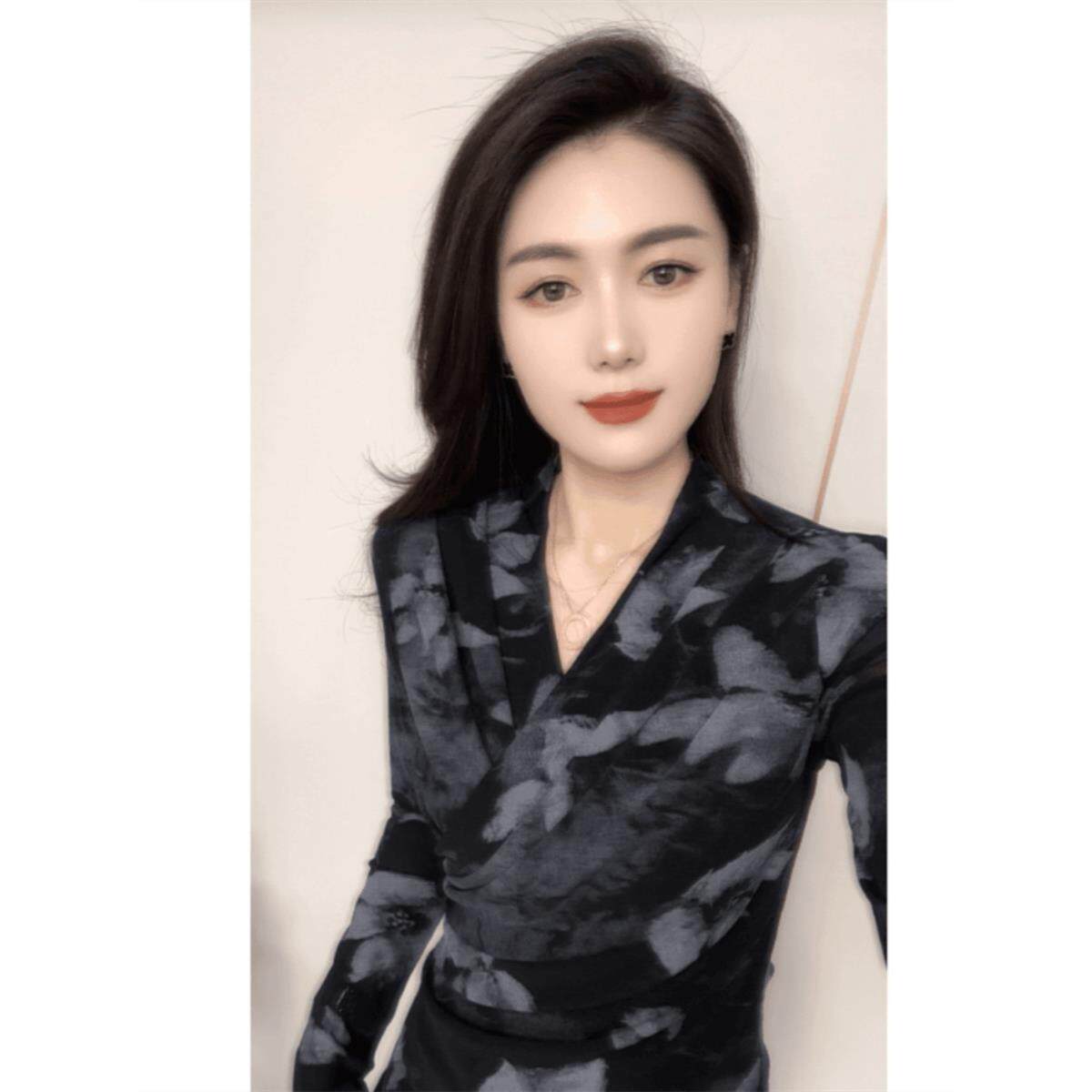 欧货水墨画印花T恤女长袖春秋性感V领网纱上衣修身收腰内搭打底衫