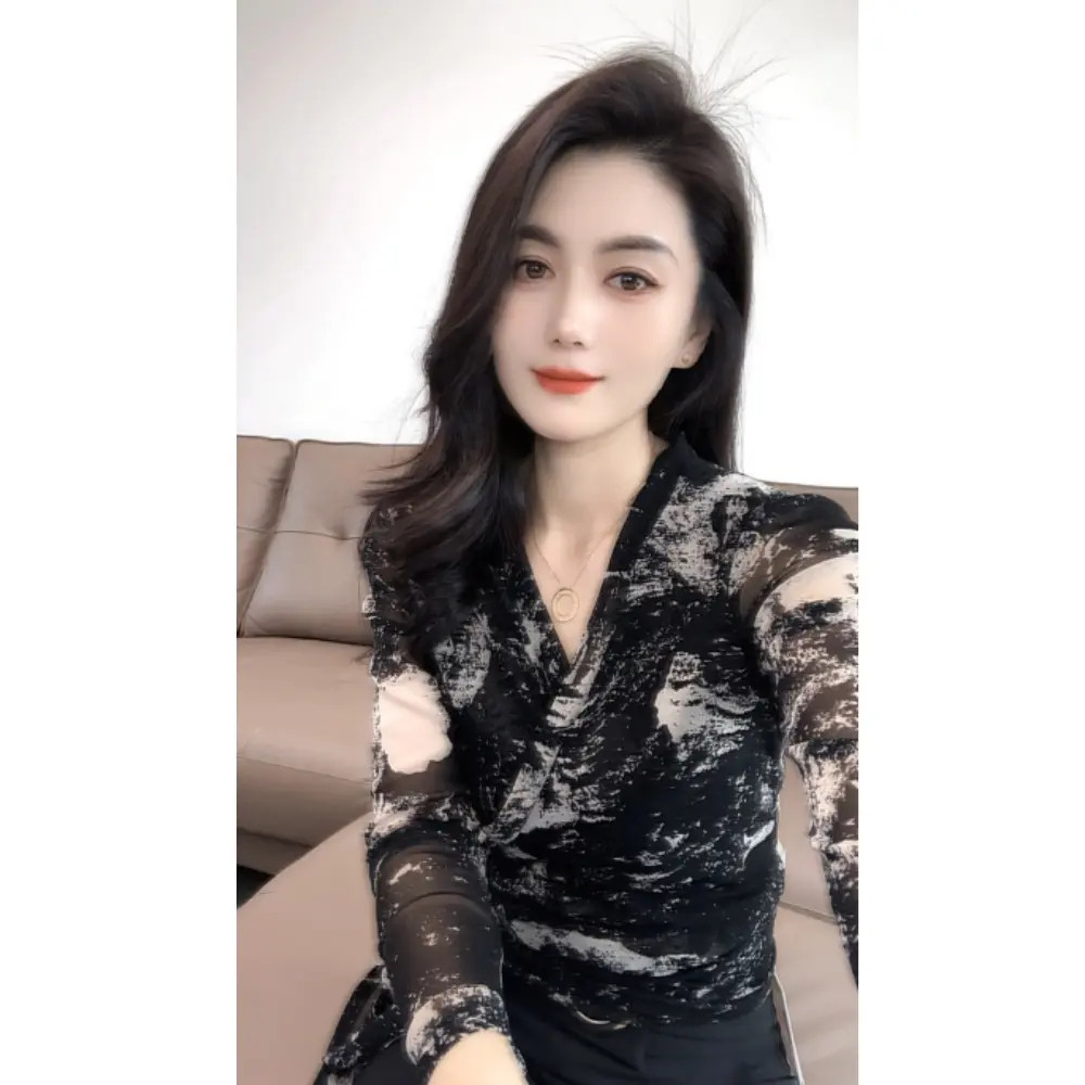 性感V领微透网纱长袖t恤女2026春夏新款洋气飘带印花修身上衣小衫