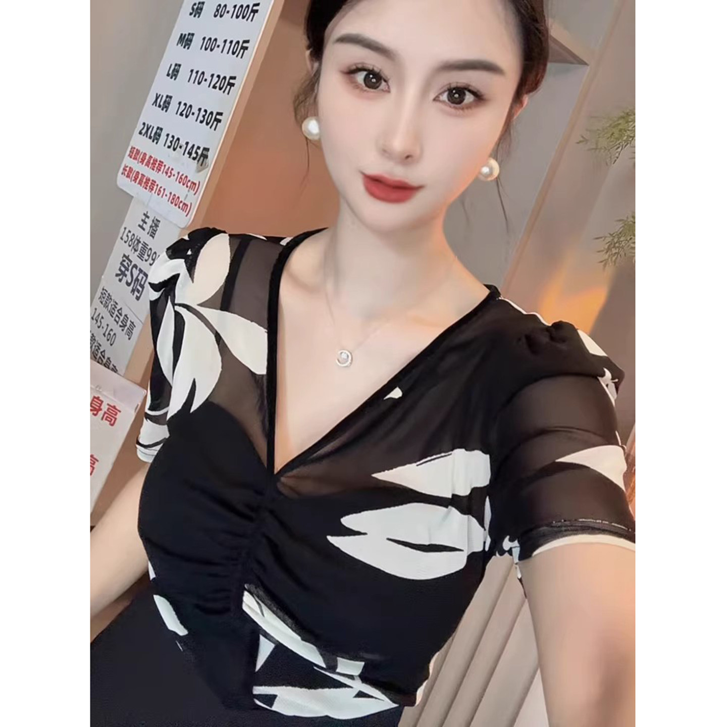 时尚印花T恤女短袖夏季新款性感V领微透网纱上衣洋气修身半袖小衫
