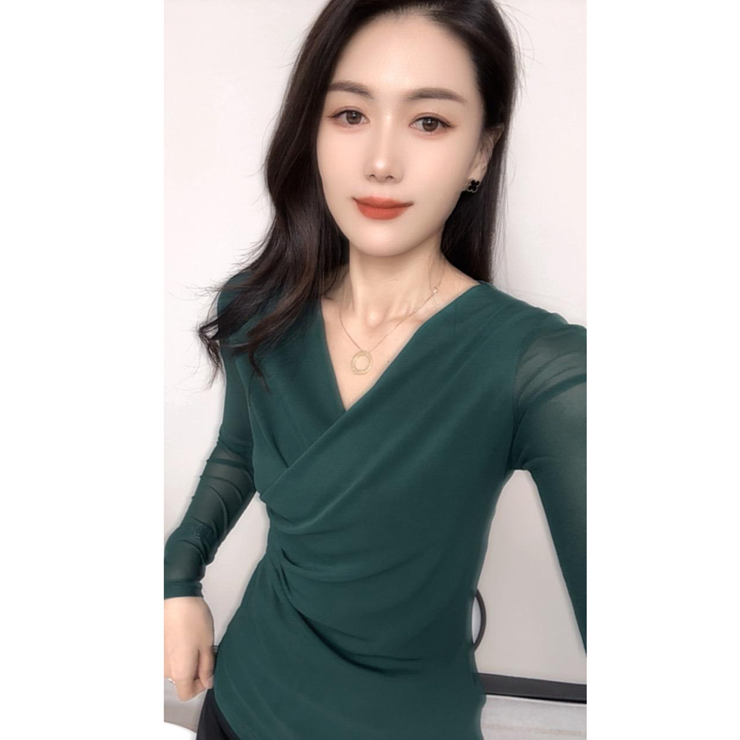 春装洋气收腰弹力显瘦网纱打底衫