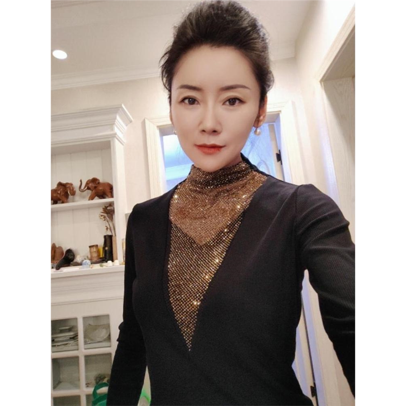设计感闪钻长袖T恤女秋冬新款半高领打底衫修身加绒加厚高端上衣