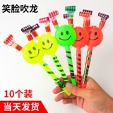 Улыбка лица дует дракона рта свистка, сканируя активность небольших подарков, телескопические свистки дракона, блуждающие рулеты, подарки на флейте