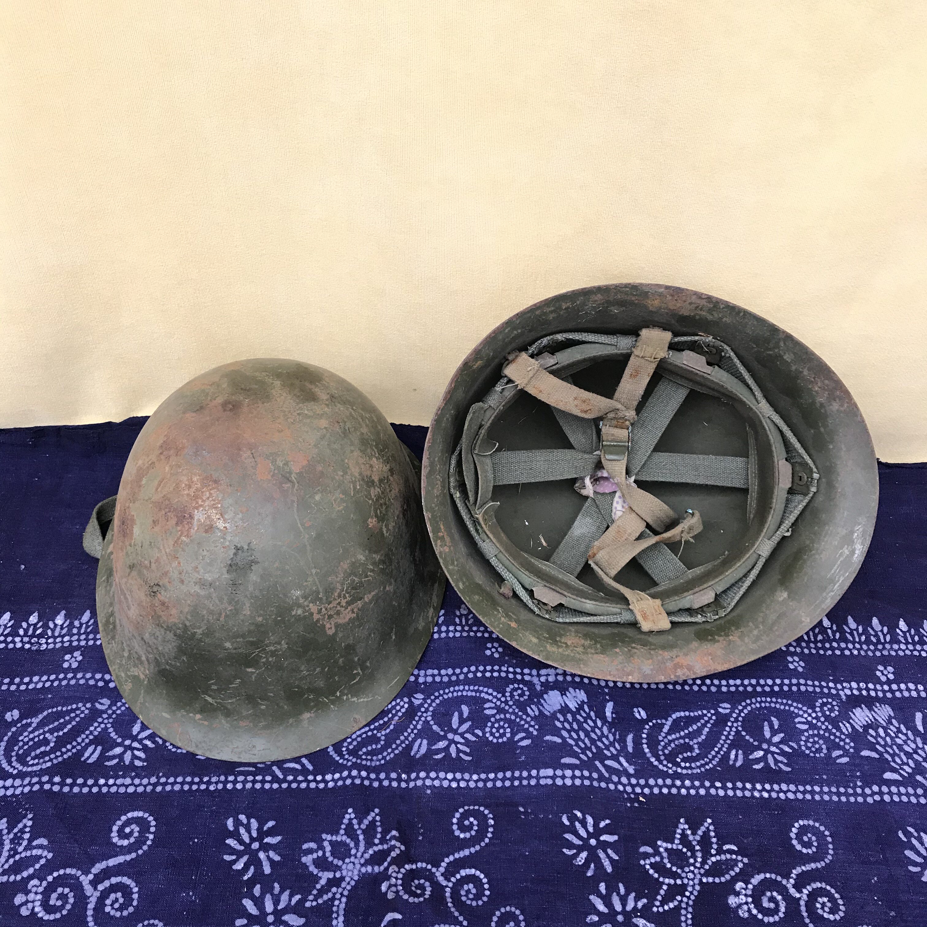 红色文化老物件老钢盔老旧头盔杂项怀旧收藏博物馆展示道具摆件