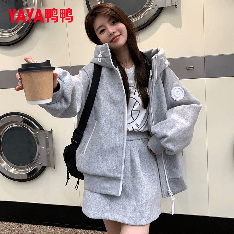 鸭鸭短款羽绒服女卫衣外套