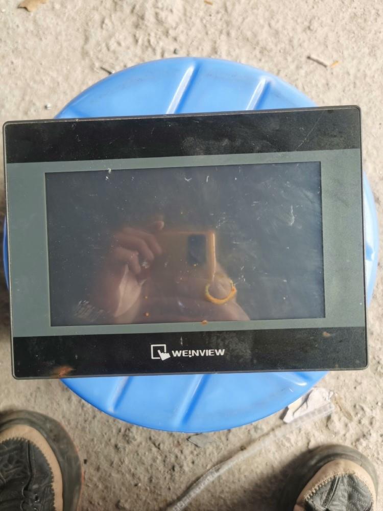 威纶通触摸屏TK6071ip1WV成色好就是屏幕上有