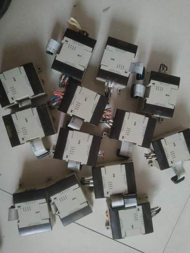 欧姆龙PLC扩展模块CPM1A-8ER8ET拆机实物图