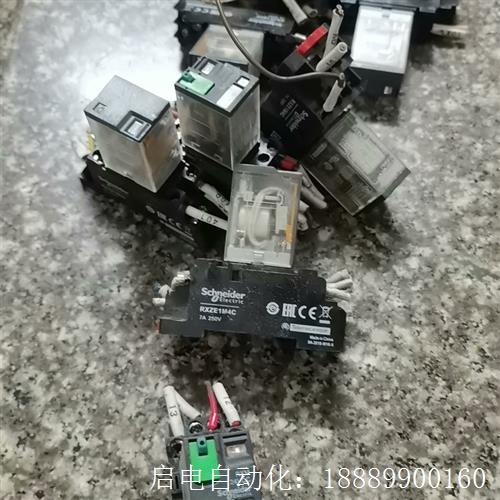 施耐德小型继电器RXM4AB2BD有成色型号都在上面