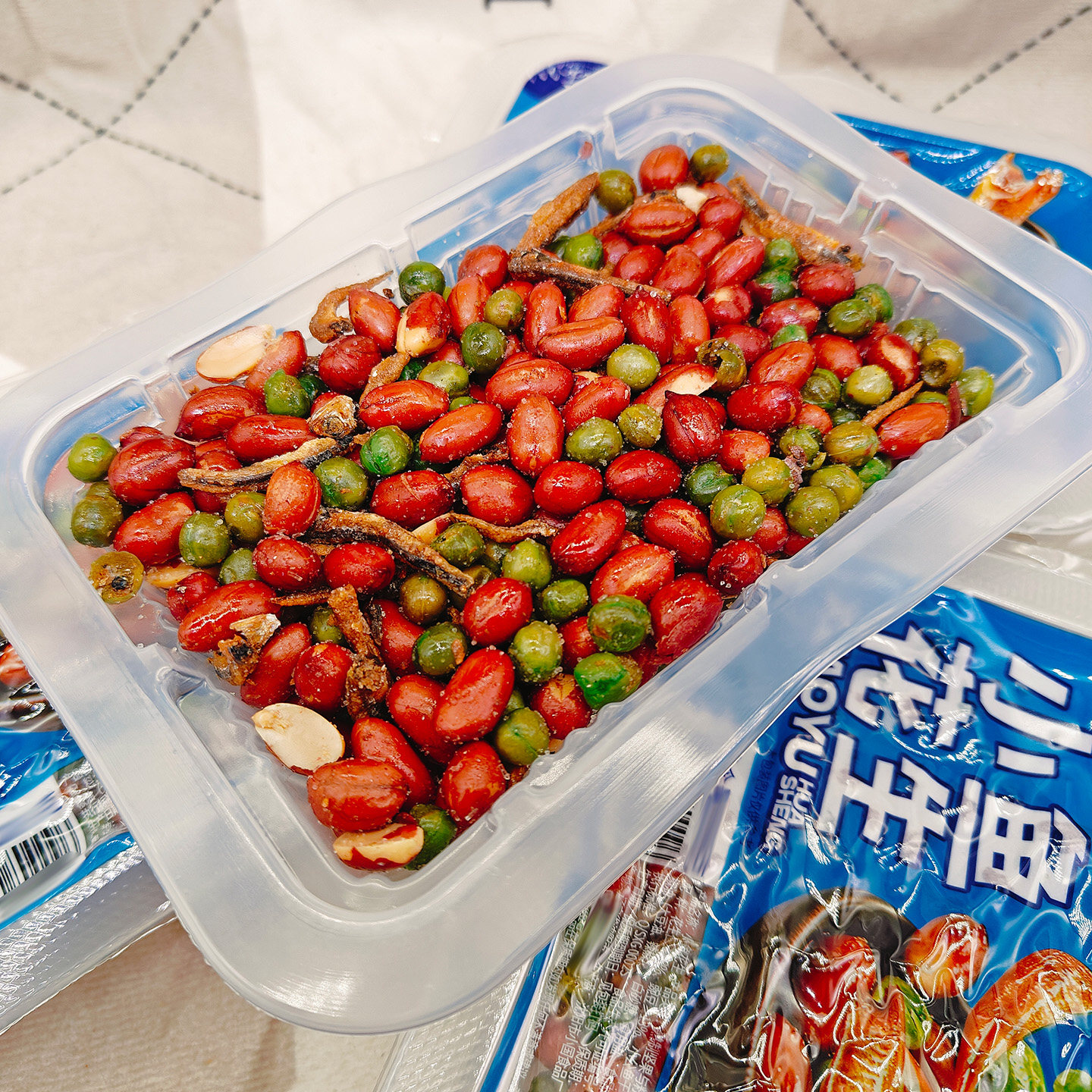王小国小鱼花生盒装208g零食小吃