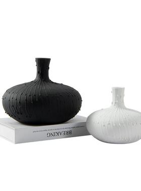 现代极简陶瓷花瓶白色侘寂风摆件黑白色家居装饰品花器花插
