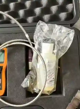 GE DM5E超声波测厚仪，几乎全新，带原装探头和配件，议价