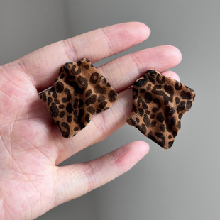 美拉德秋冬复古港风豹纹耳环2025新款 高级感耳钉女小众设计感 爆款