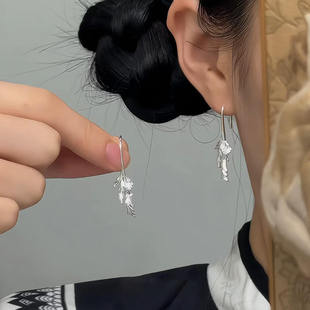 清冷感银色做旧树叶耳环女小众设计感独特气质耳钉轻奢高级感耳饰