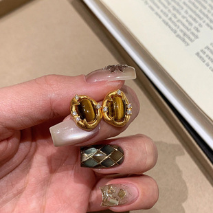 美拉德椭圆仿虎眼石闪钻金色耳钉2025新款 高级感轻奢独特耳环 爆款